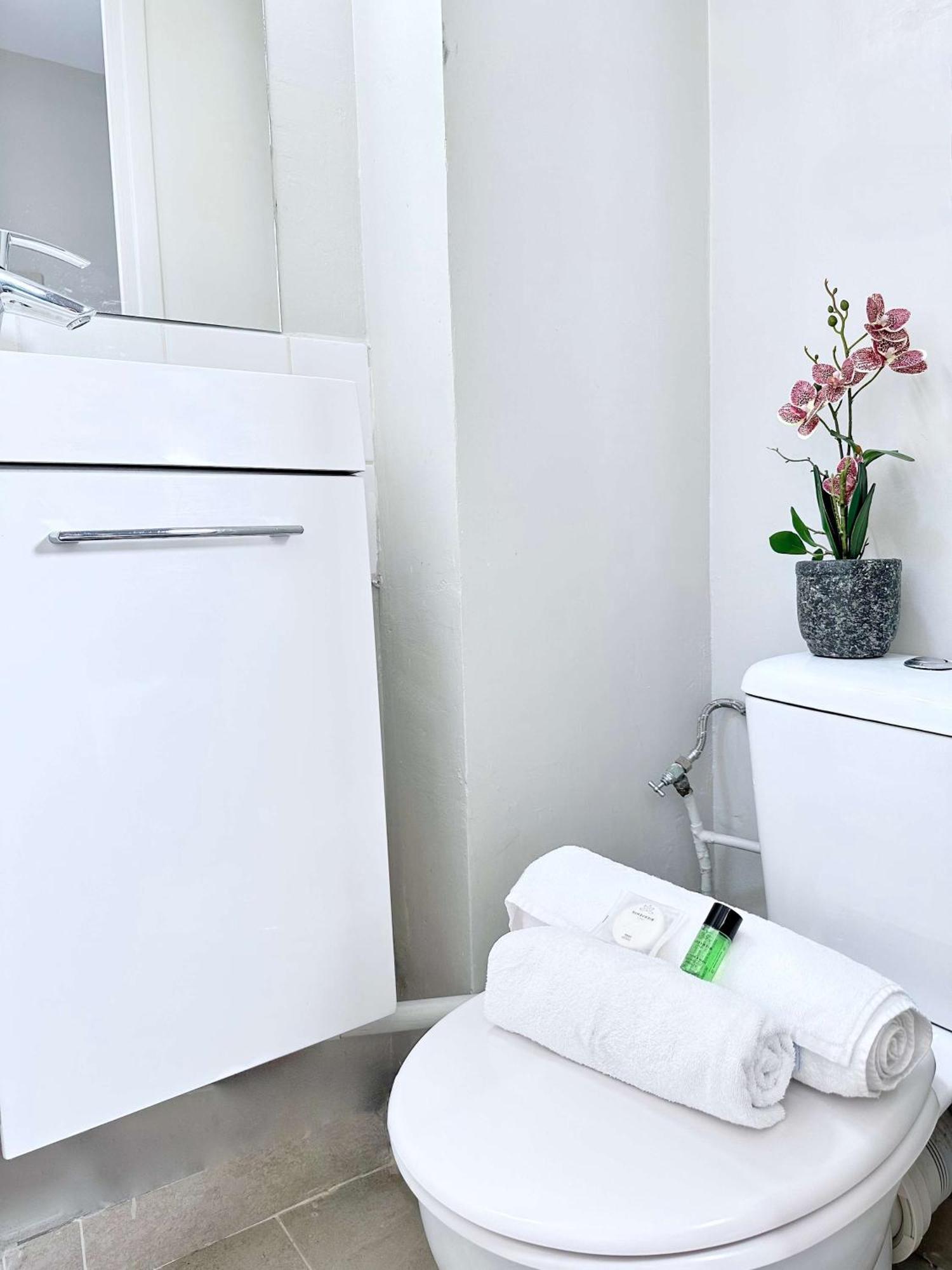 Renovated Champs-Elysees Retreat Apartment Париж Екстериор снимка