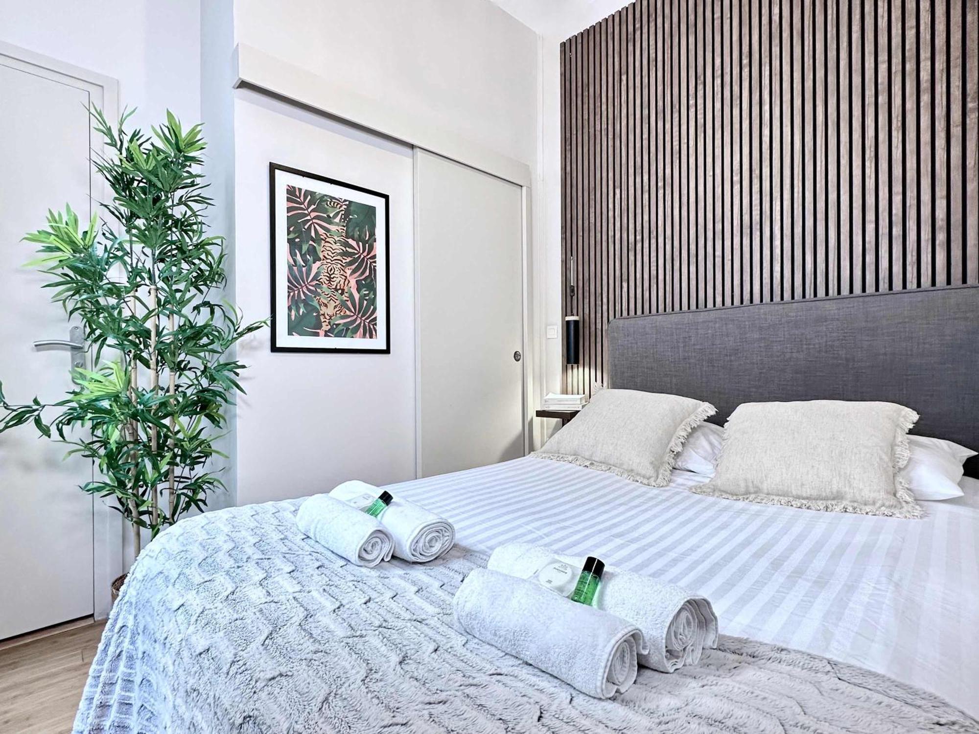 Renovated Champs-Elysees Retreat Apartment Париж Екстериор снимка