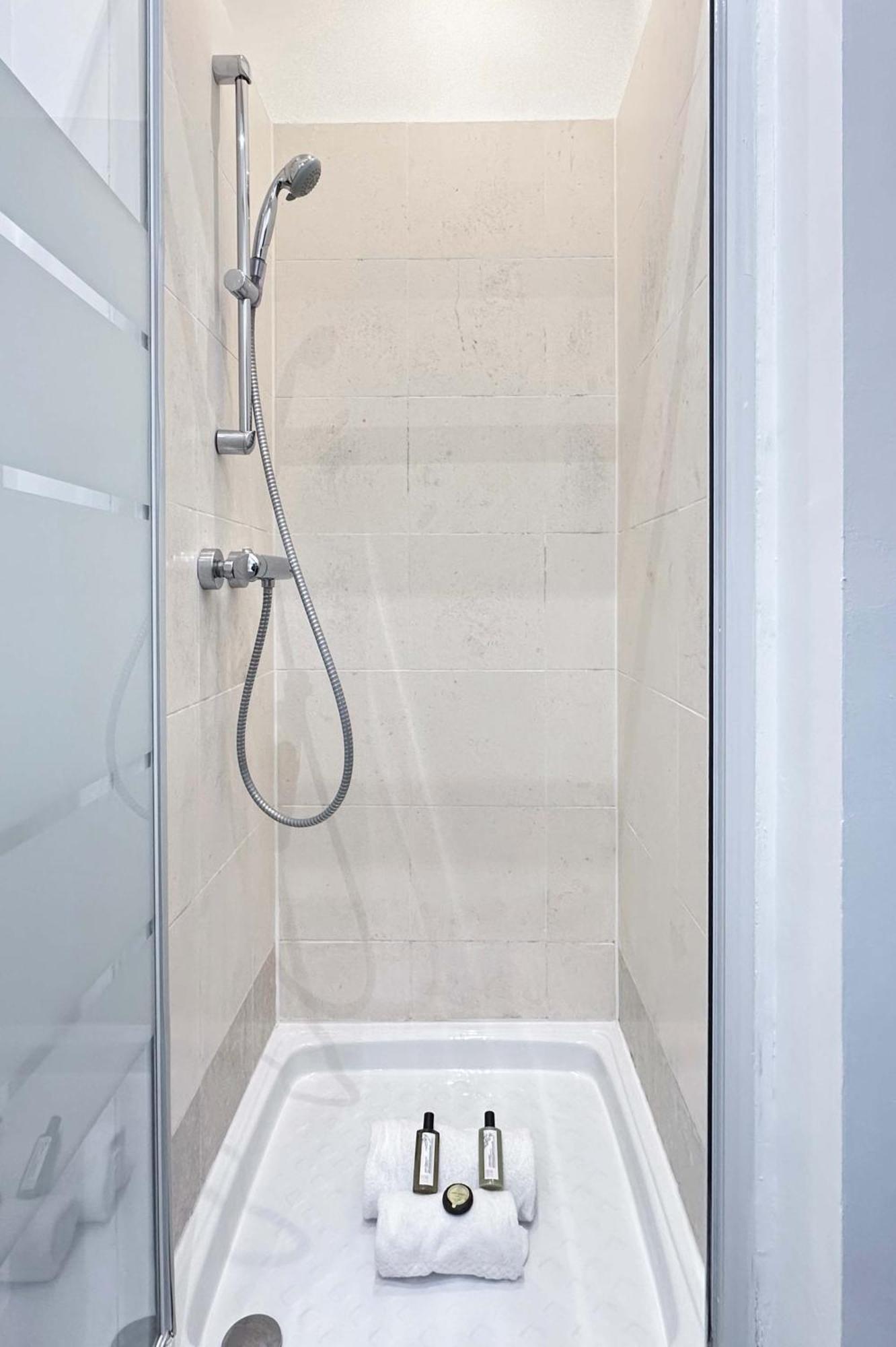 Renovated Champs-Elysees Retreat Apartment Париж Екстериор снимка