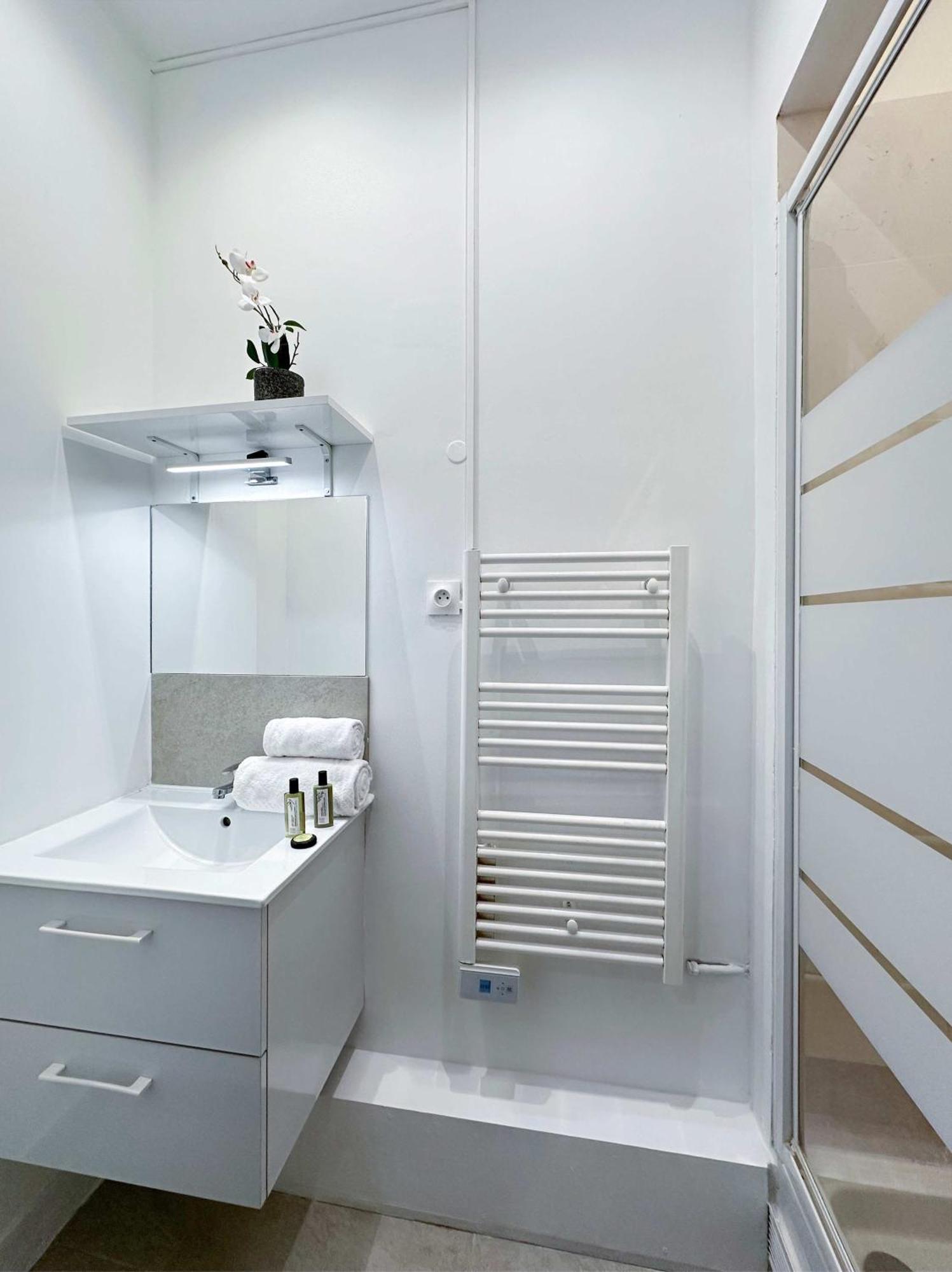 Renovated Champs-Elysees Retreat Apartment Париж Екстериор снимка