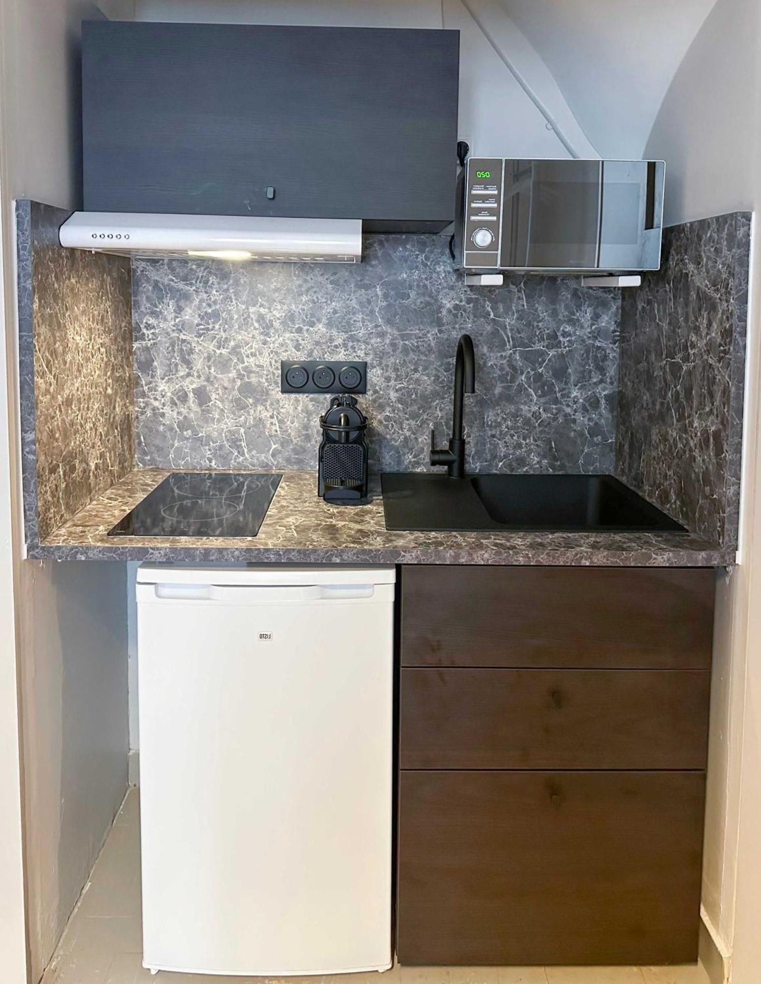Renovated Champs-Elysees Retreat Apartment Париж Екстериор снимка