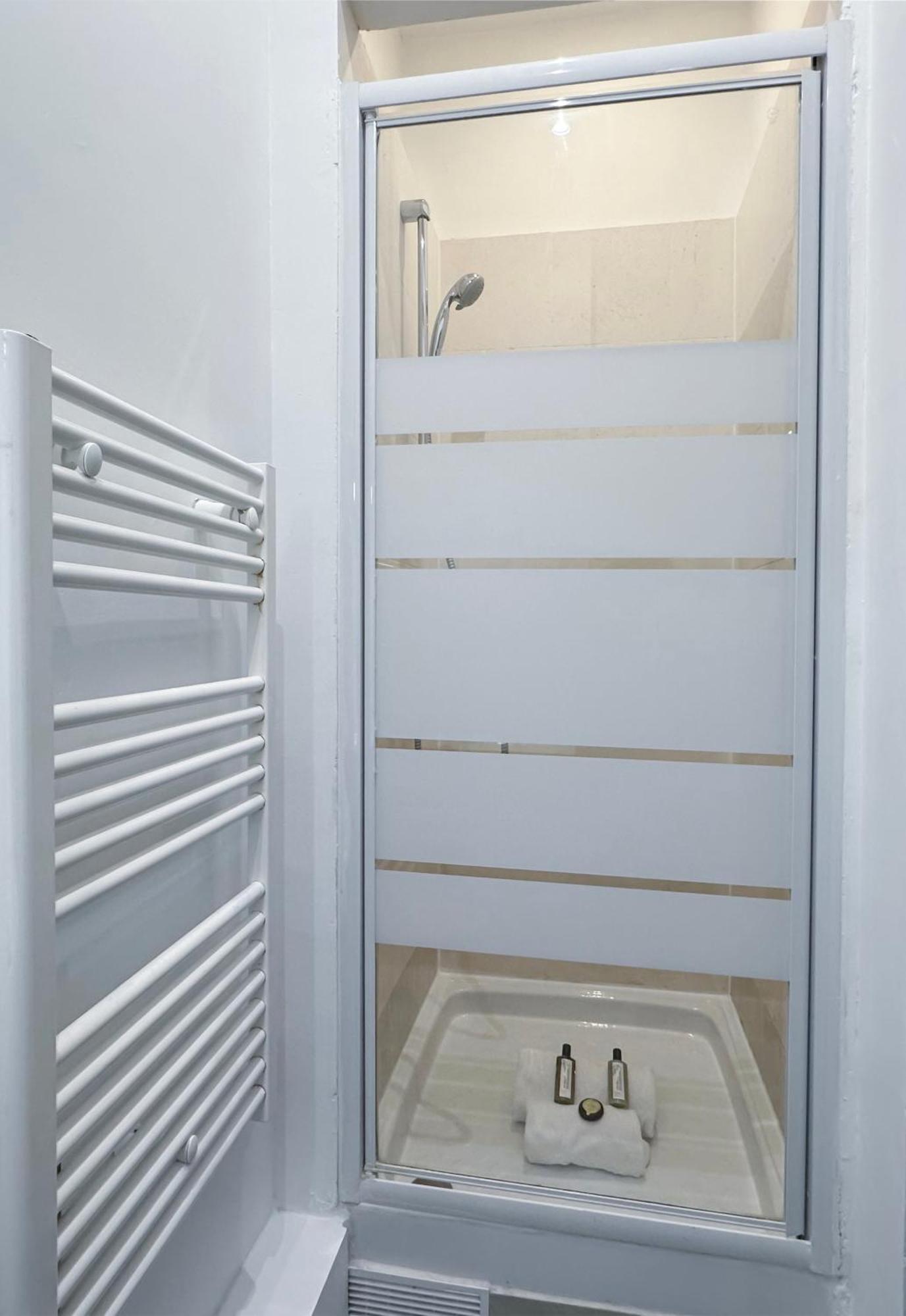 Renovated Champs-Elysees Retreat Apartment Париж Екстериор снимка