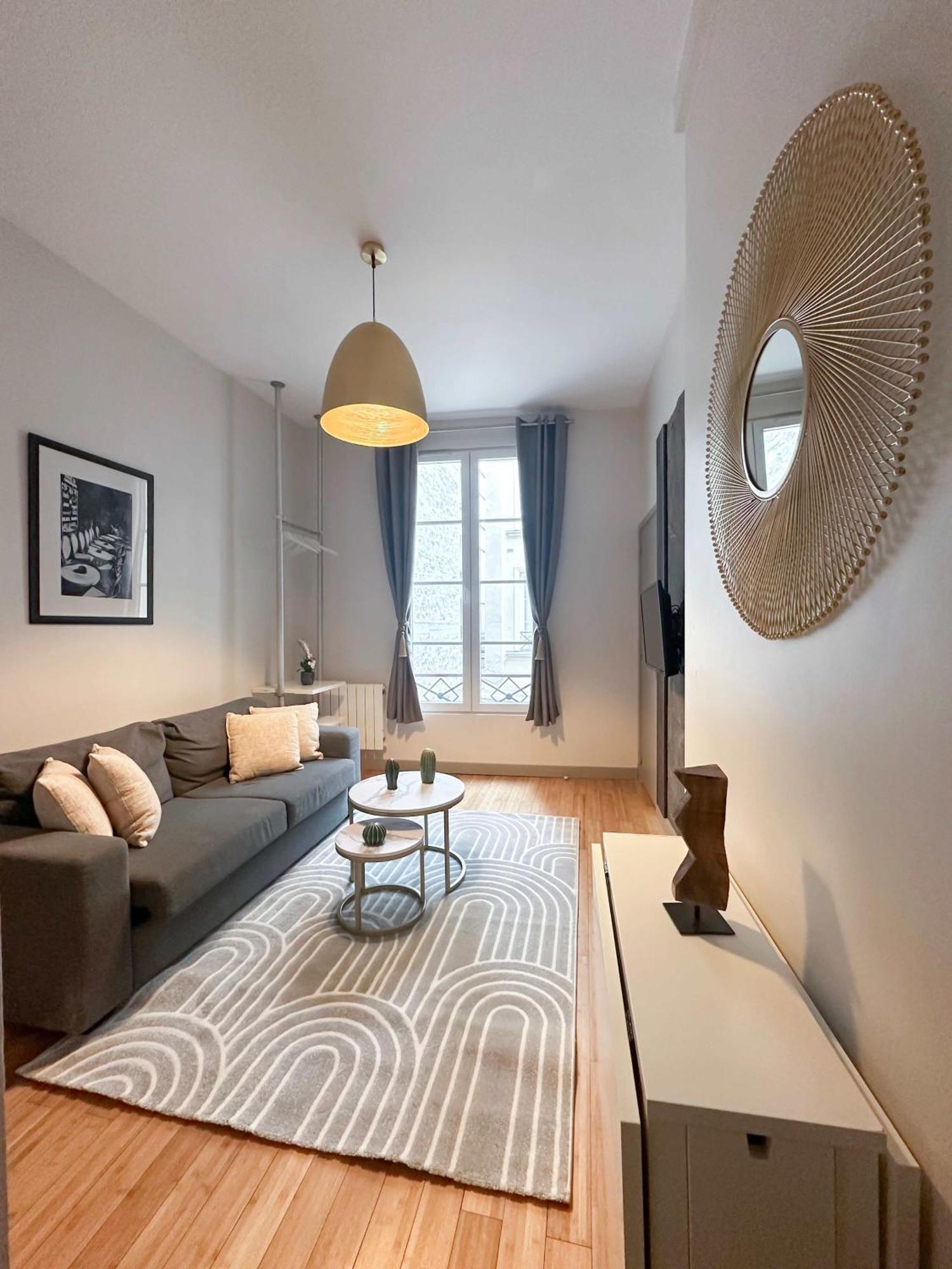 Renovated Champs-Elysees Retreat Apartment Париж Екстериор снимка