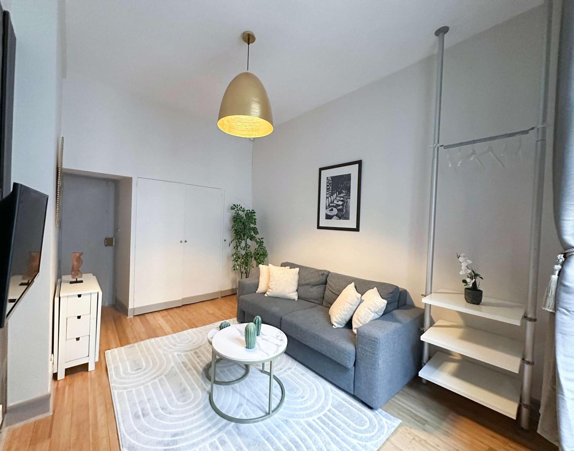 Renovated Champs-Elysees Retreat Apartment Париж Екстериор снимка